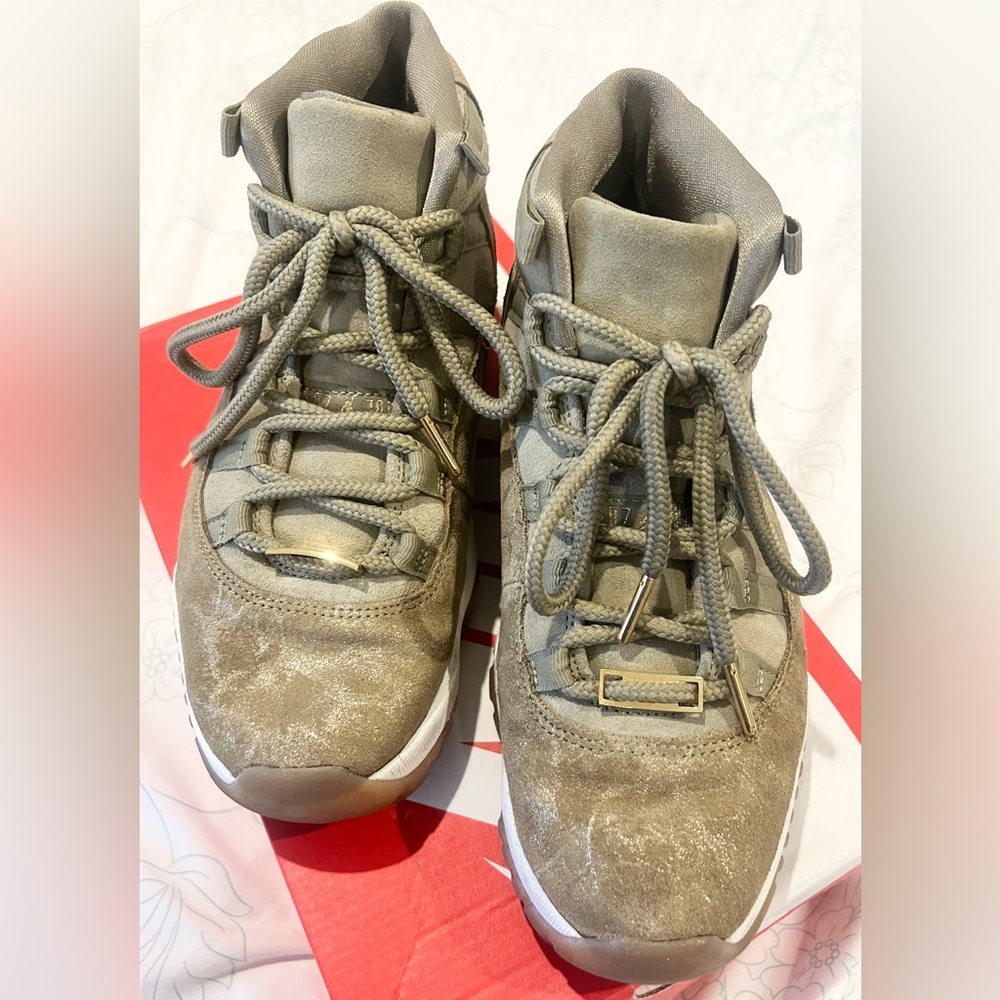Air Jordan 11 Retro Olive Lux women’s size 9
